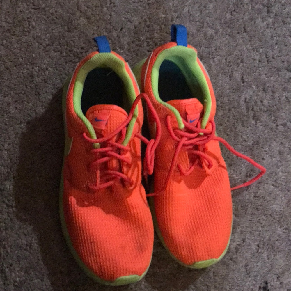 Nike roshe 1s shoes